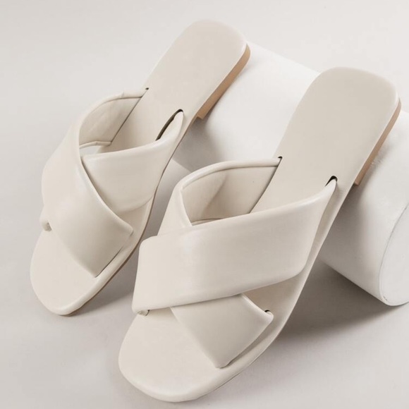 Vegan Bohemian Off White Faux Leather Crisscross Comfy Sandals/Mules NWT Size 10 - Picture 3 of 7
